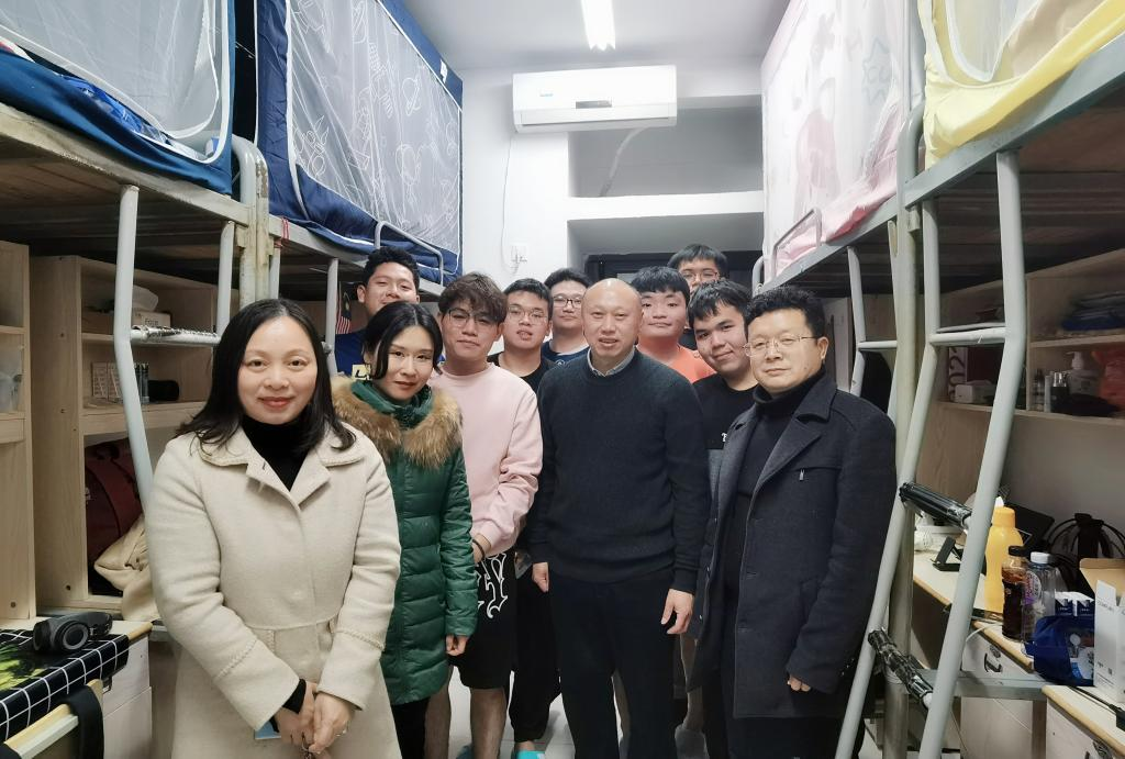Caring for International Students, Warmly Transmitting Sincerity - Vice President Wang Qingguo Visits International Students in Dormitories.